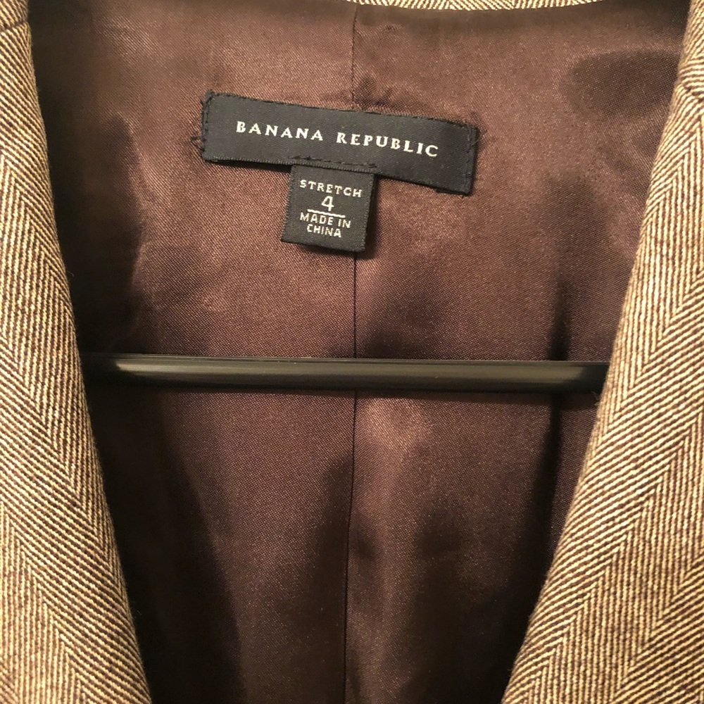 Women’s size 4 pant suit. Only worn one time. - Picture 3 of 6